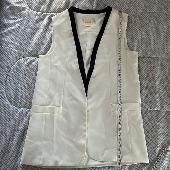 White vest - Picture 6 of 6